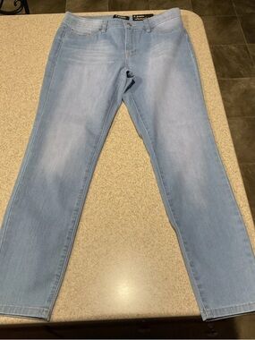 Women’s d. Jeans Modern Fit High Waist Super Soft Ankle Size 6 NWTs